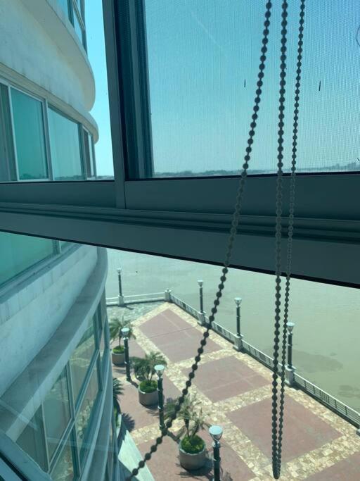 Apartamento Vista Al Rio Puerto Santana Riverfront 1 Guayaquil Exterior photo